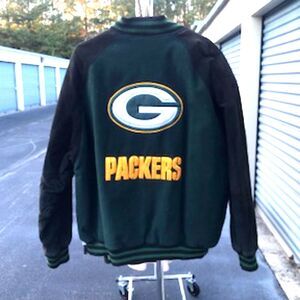 Full Zip . Size: Extra Large {46-48} Varsity . Bomber Jacket . Green Bay Packers
